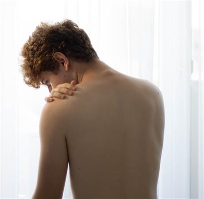 Hvad er frossen skulder, og hvilke typer behandling findes der?