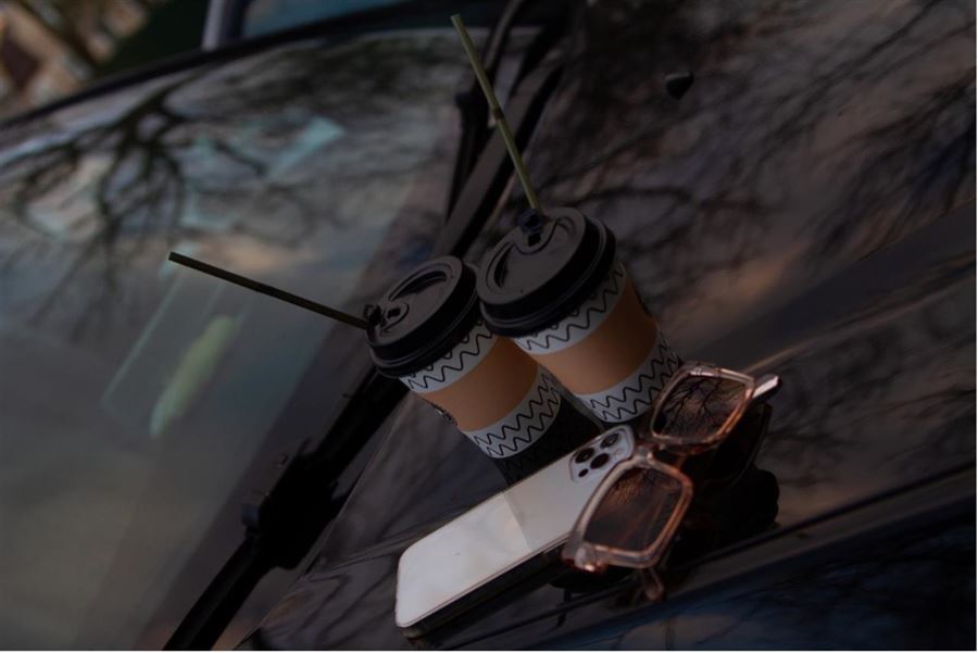 Få en god pris på papkrus til kolde drikke og engangs vinglas til firmaturen